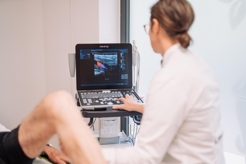 Moderne Ultraschall-Bildgebung mit Farbdoppler durch Dr. med. Claudia Stock