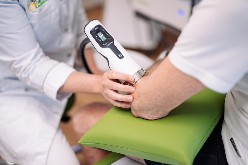 Fokussierte Stoßwellentherapie mit STORZ-Medical-Gerät in der Orthopädie am Königsforst