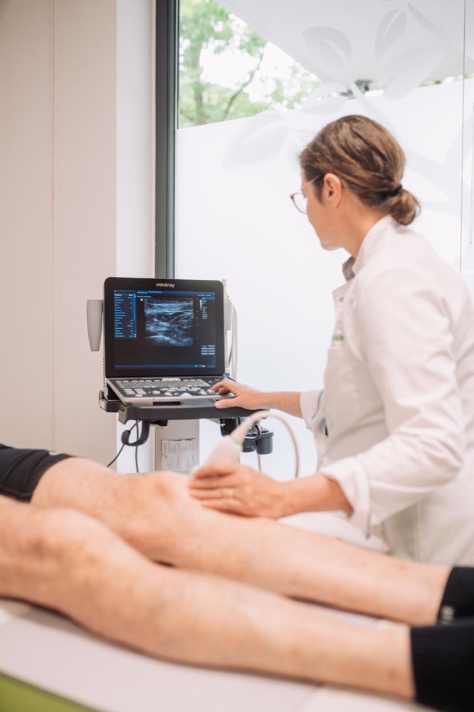Ultraschalldiagnostik des Knies in der Orthopädie am Königsforst